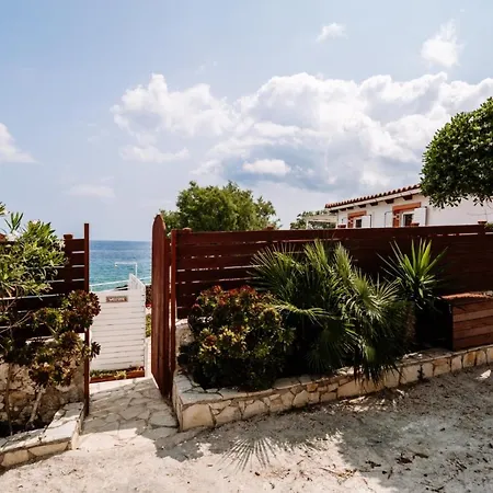 Bugarini Studio By The Sea Skinária