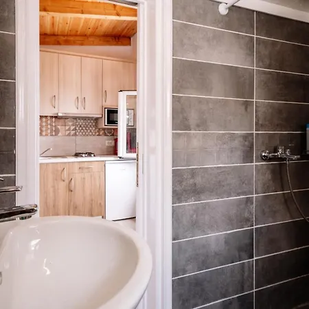 Bugarini Studio By The Sea Skinária